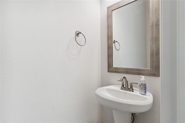 Building Photo - 717 Steppe Dr