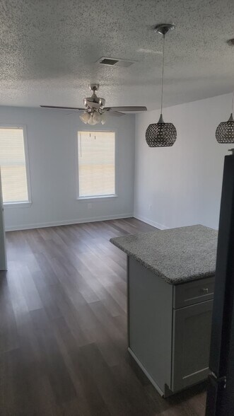 Building Photo - 5434 N Miro St