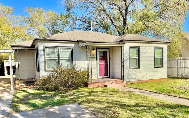 Primary Photo - Freshly Painted Home Just a Few Blocks Awa...