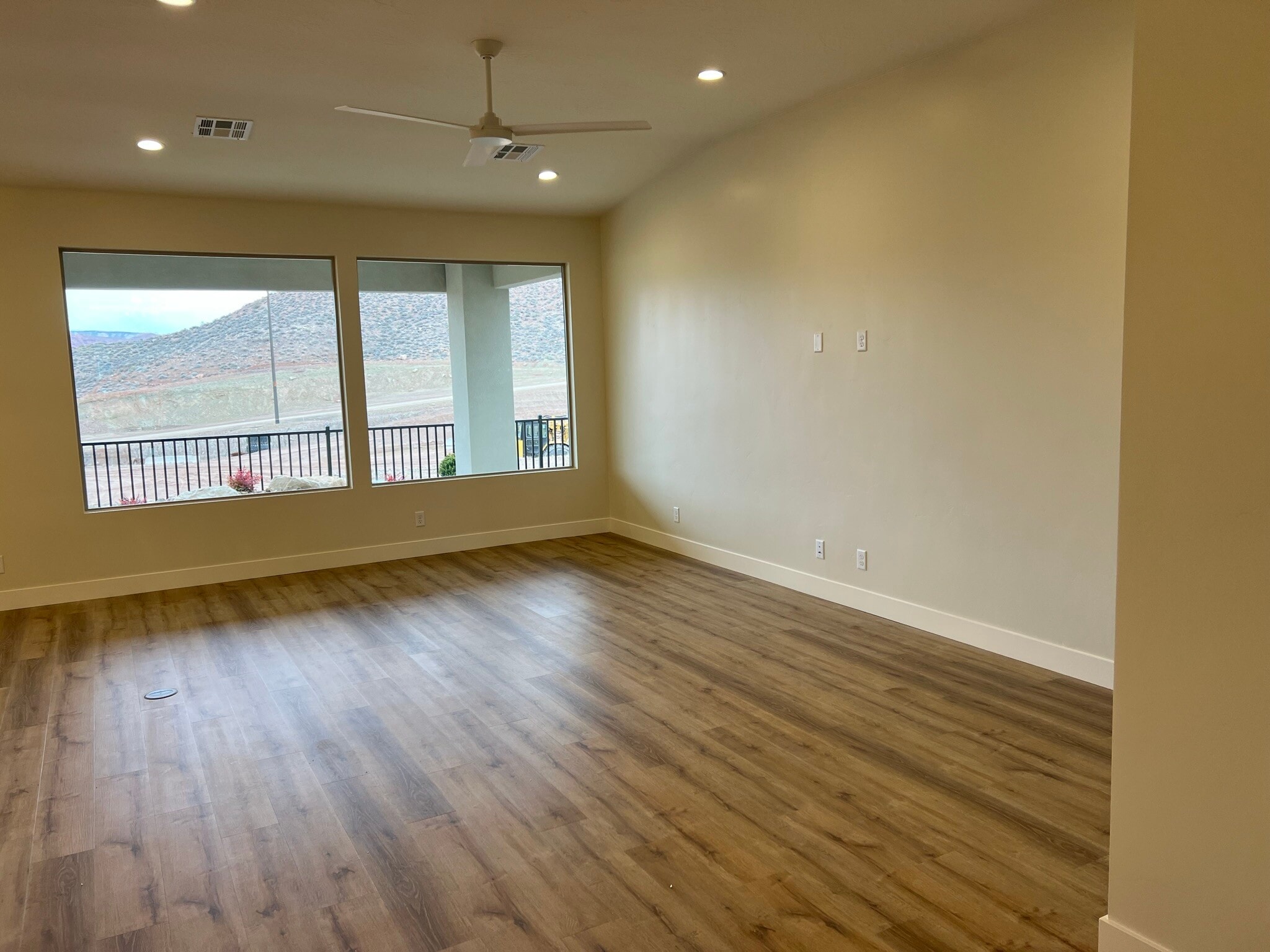 Building Photo - 2744 W Columbo Ln