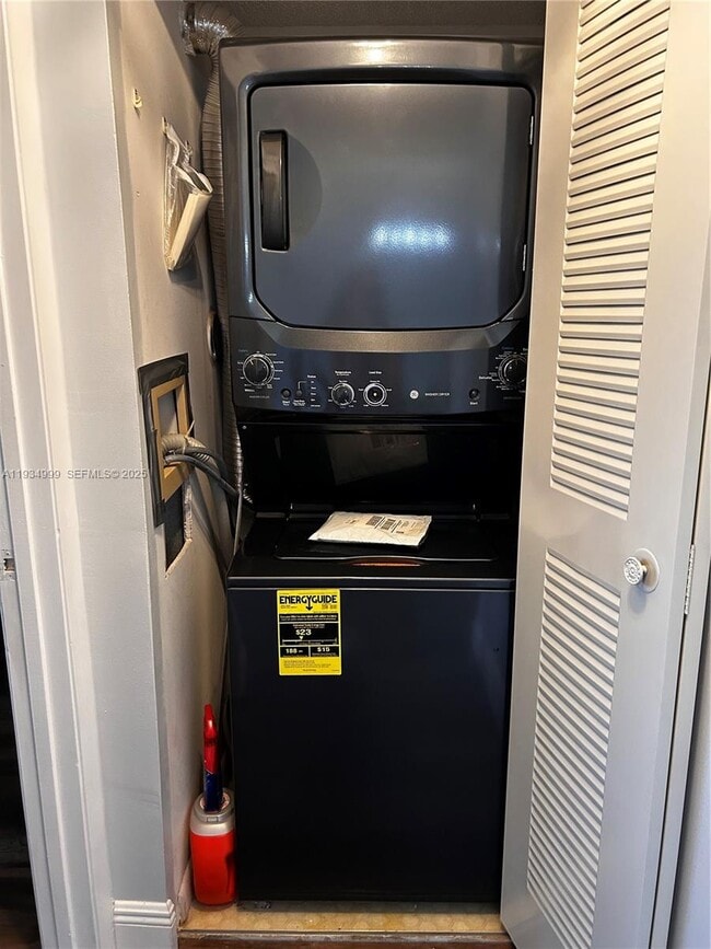 Building Photo - 7903 Willow Springs Dr