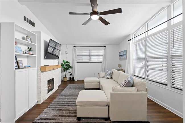 Building Photo - 2407 S Lois Ave