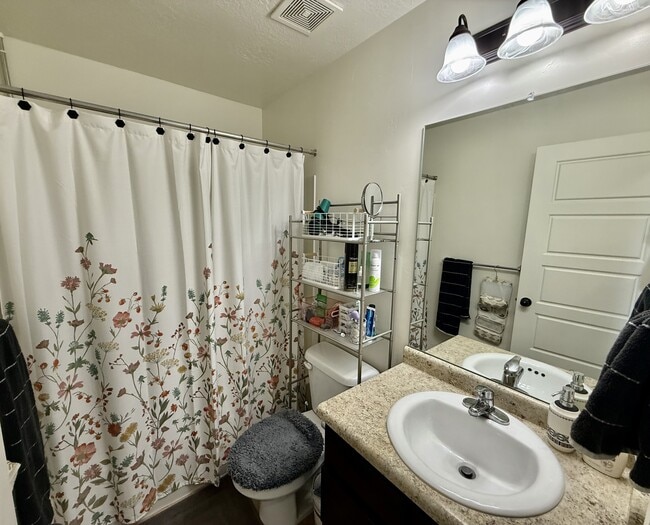 Building Photo - 722 S Willow Park Dr