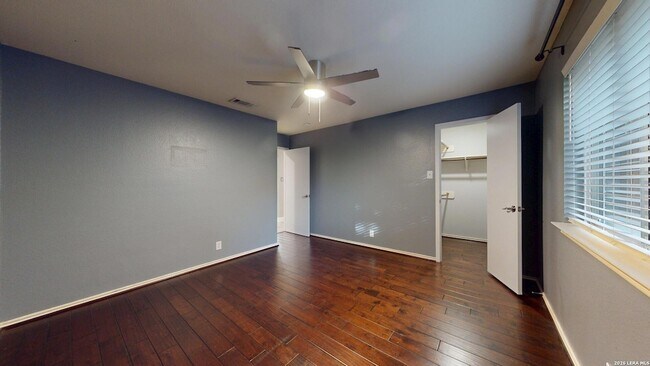 Building Photo - 1009 Crimson Cove Dr