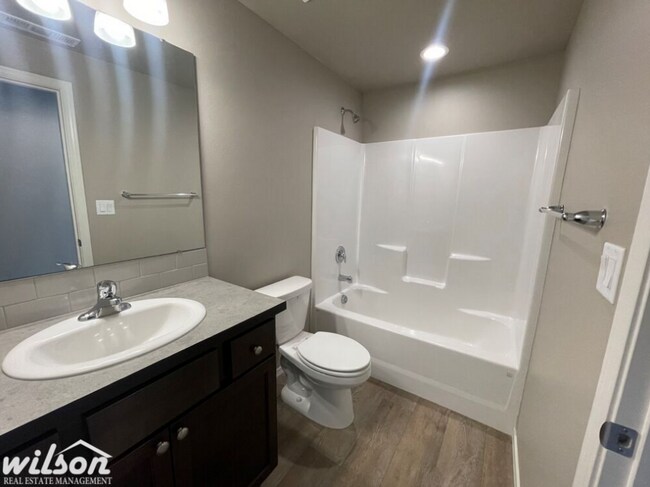 Building Photo - Charming 3BD/2BA House for Rent in West Valley