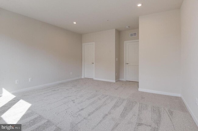 Building Photo - 43798 Middleway Ter
