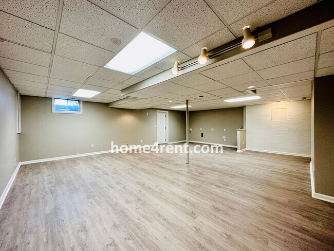 Building Photo - Wonderful Belton Home w/ Wood Floors, Finished Basement and Fenced Yard!