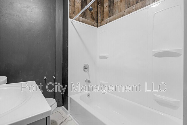 Building Photo - 2813 Presbury St