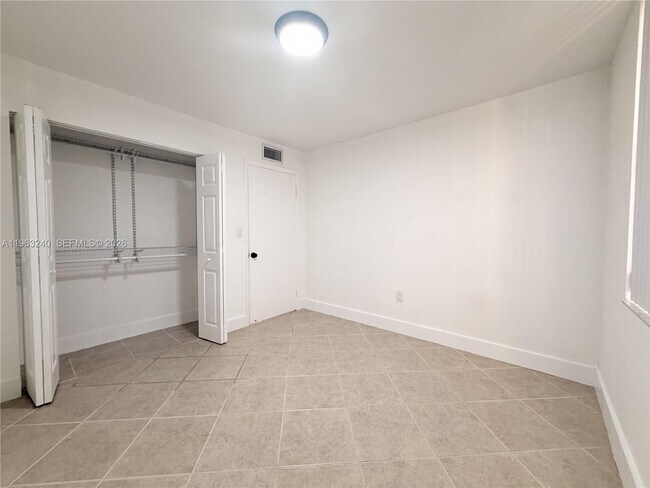 Building Photo - 10835 SW 112th Ave