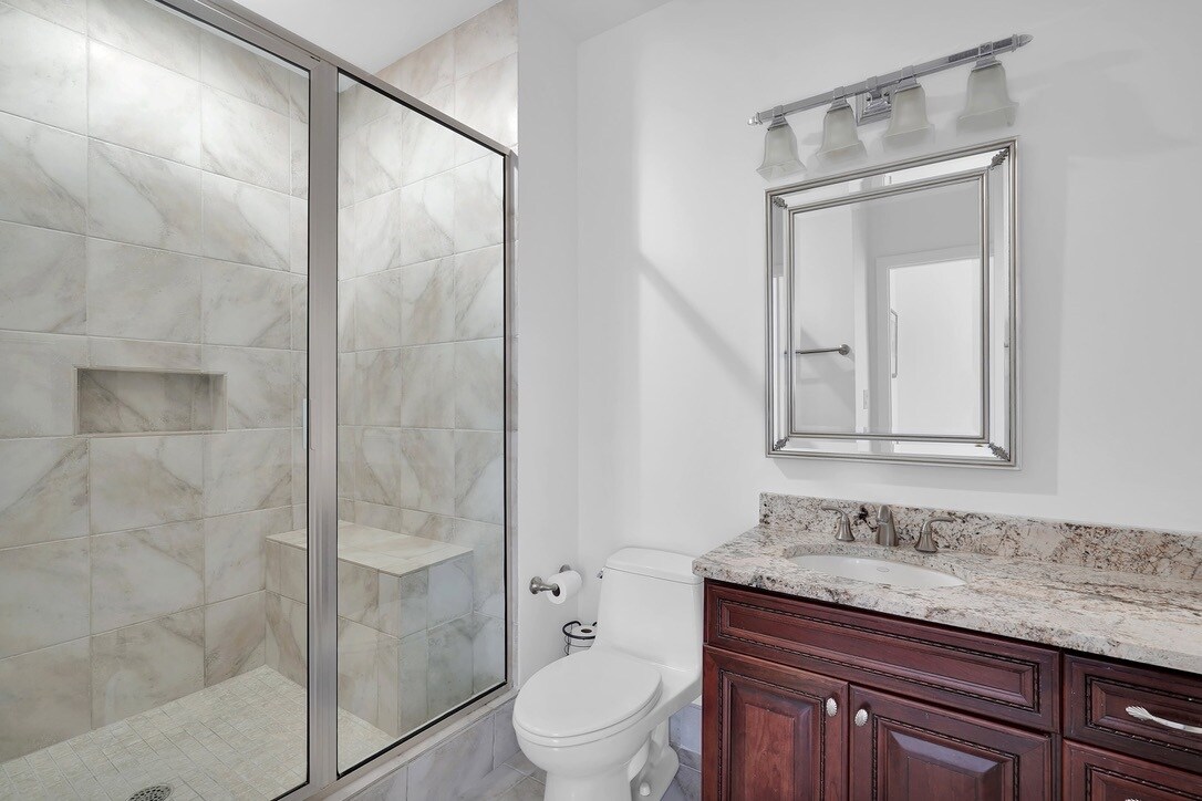 Building Photo - 400 E Bay St