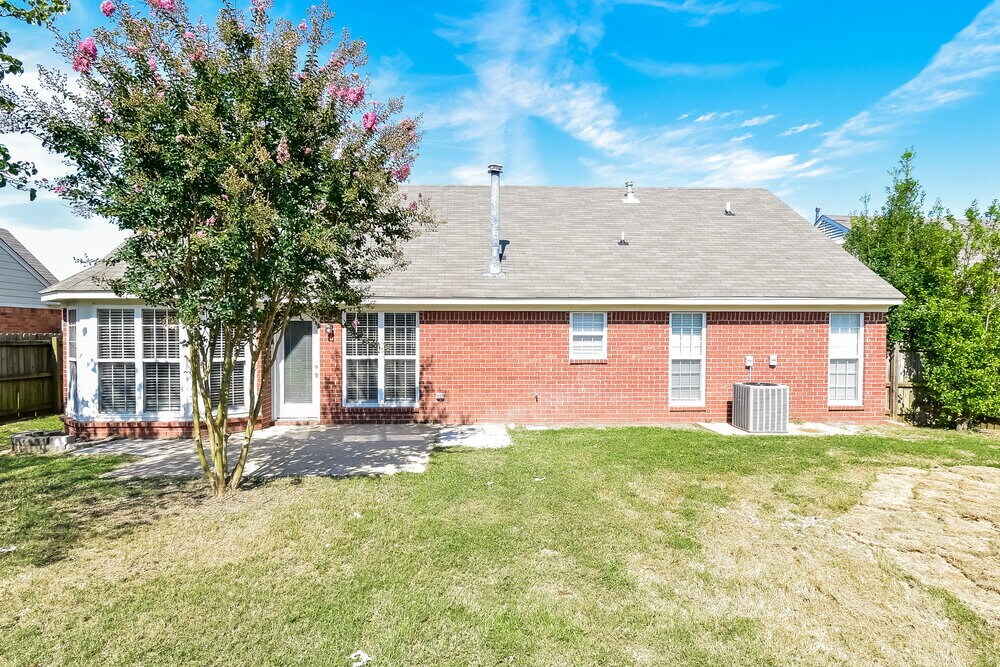 Building Photo - 6667 Kentbrook Dr