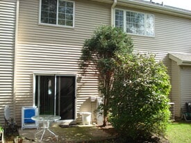 Building Photo - 1022 Evergreen Cir