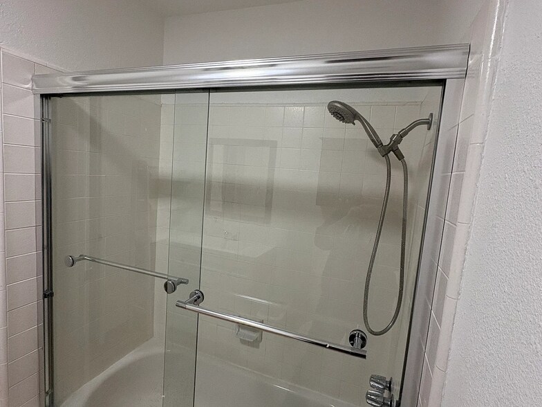 Building Photo - 5718 Ravenspur Dr