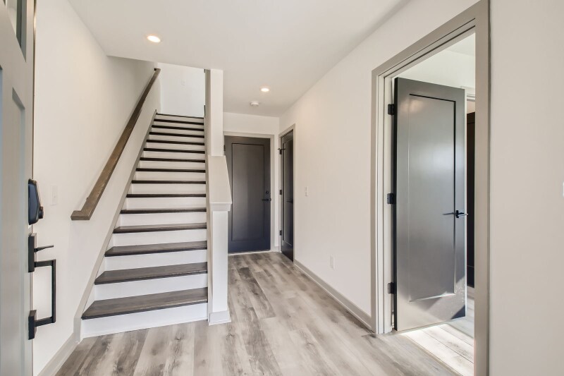 Building Photo - 5714 California Ave