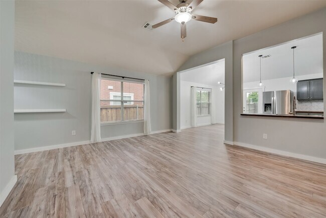 Building Photo - 9216 Newport Ln