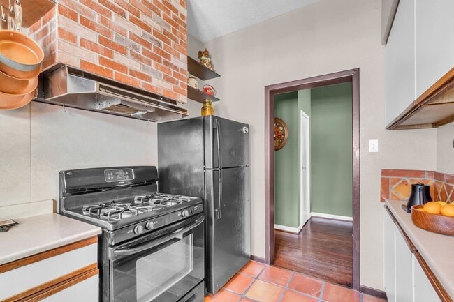 Building Photo - 2608 Hopkins St