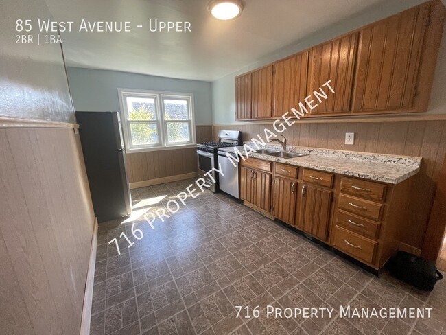 Building Photo - Charming, Fully Rehabbed 2 BR Apartment in...