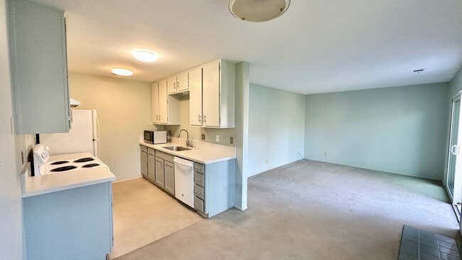 Building Photo - Incredibly Peaceful Apartment in an Urban Oasis in Emeryville!