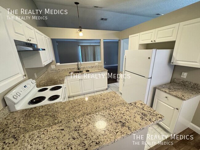 Building Photo - 313 Azincourt Ln