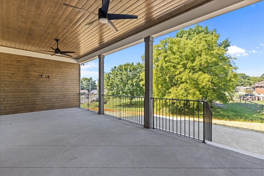 Building Photo - 321 Old Shackle Island Rd