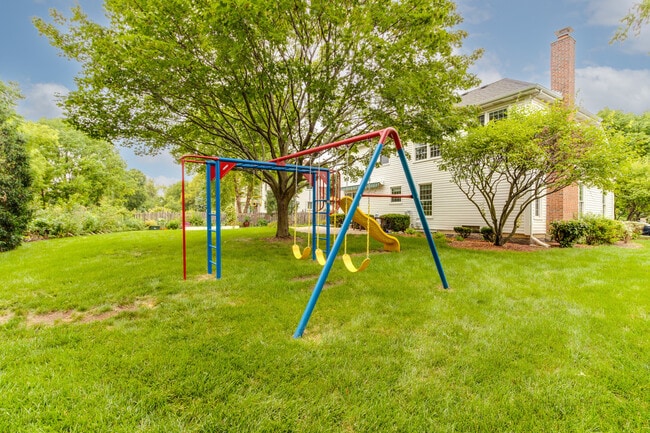 Building Photo - 1341 E Thacker St