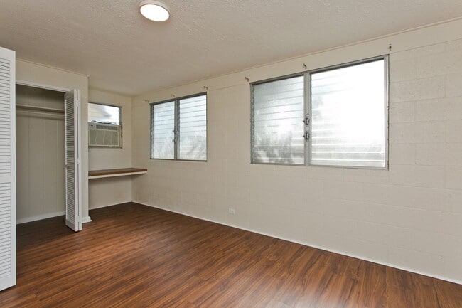 Building Photo - 4 BD 2.5 BA w/ Large Driveway & Yard