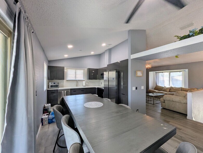 Building Photo - 8914 W Encanto Blvd