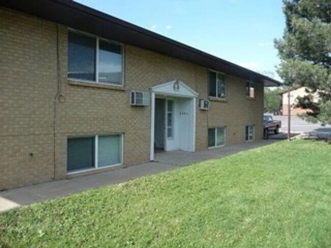 Building Photo - FREE PETS & UTILITIES INCLUDED! Boutique 2BR Golden Apt near Clear Creek Trail