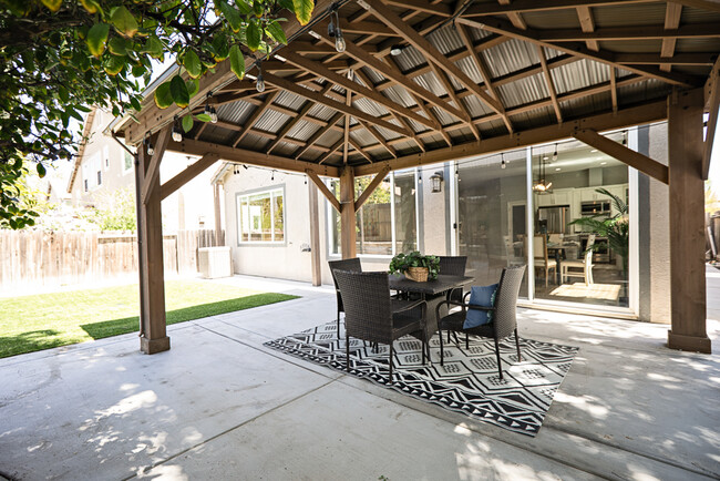 Building Photo - 563 Veneto Ct