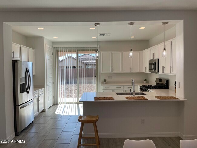 Building Photo - 9137 W Sells Dr