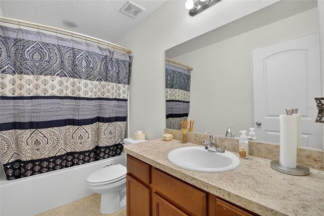 Building Photo - 2133 Geneva Dr