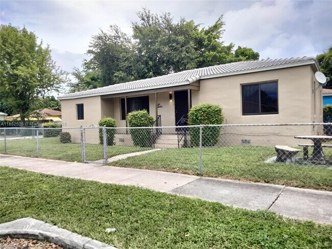 Building Photo - 4821 NW 10th Ave