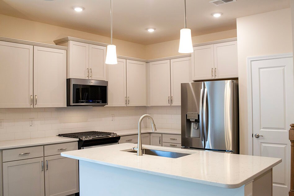 Building Photo - 400 White Oak Ridge Dr