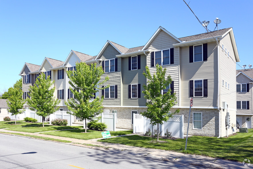 Primary Photo - 29th Street Townhomes