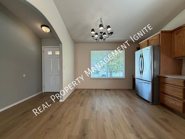 Building Photo - 309 NW Antler Loop