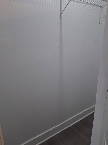 Building Photo - 860 France St