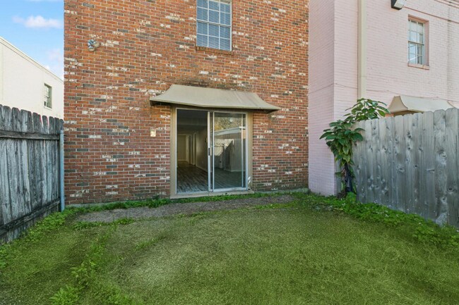 Building Photo - 4001 Georgetown Dr