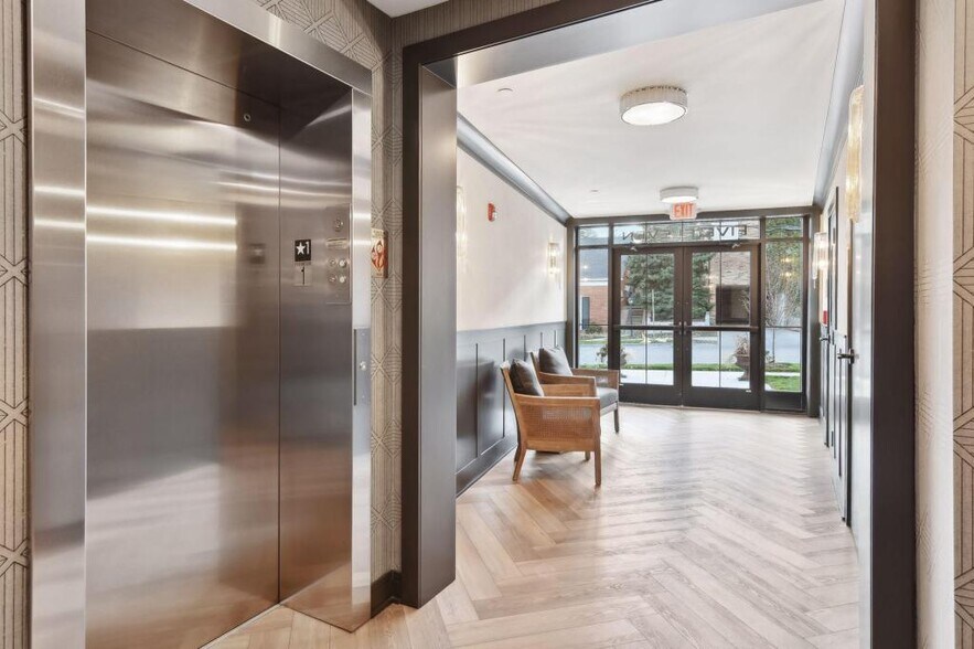 Lake House is located just steps away from all that Excelsior has to offer - 511 2nd St