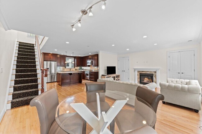 Building Photo - 326 Park Ave