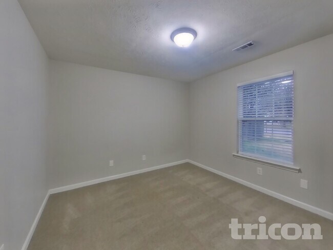 Building Photo - 2108 Montgomery Ln