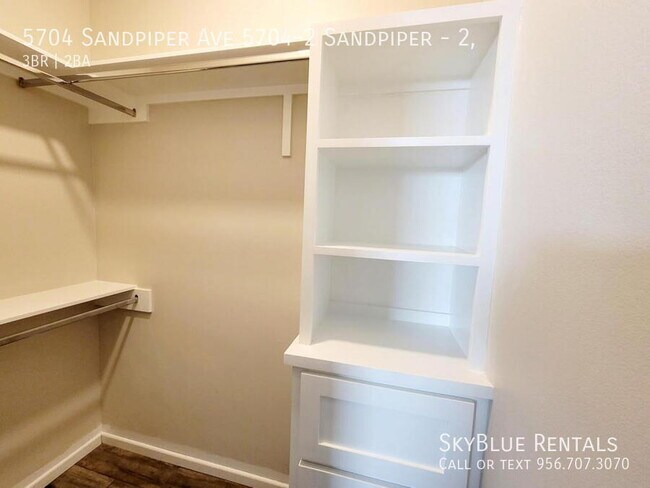 Building Photo - 5704 Sandpiper Ave