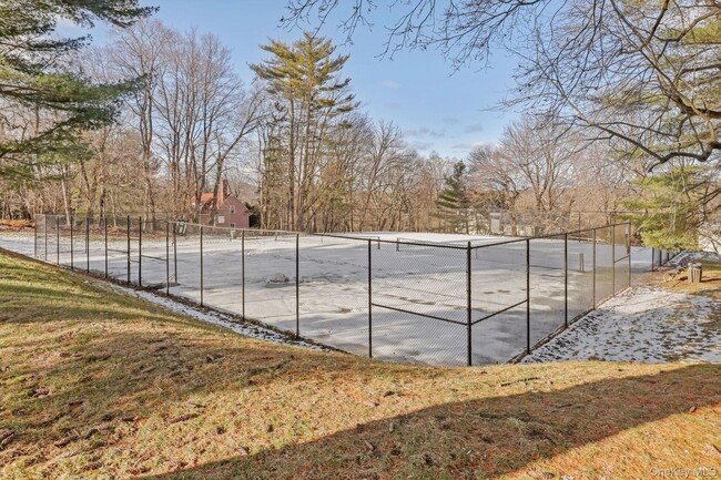 Building Photo - 11 Pondview Cl