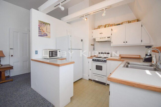 kitchen - 6 Sunnyside Pl