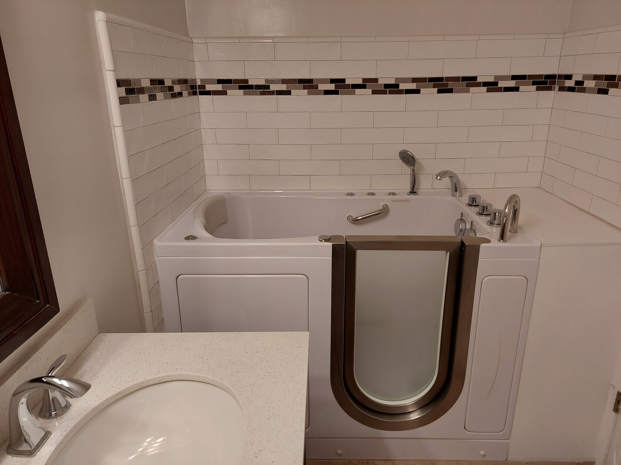 Walk-in Tub, jetted - 5600 Kensington Way