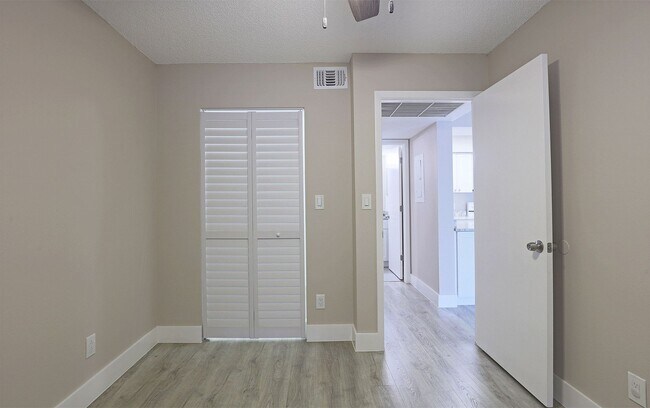 Building Photo - $250 OFF SECOND MONTH RENT AVAILABLE NOW