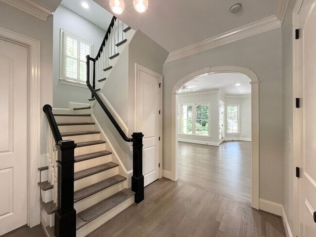 Building Photo - 535 Guilford Cir
