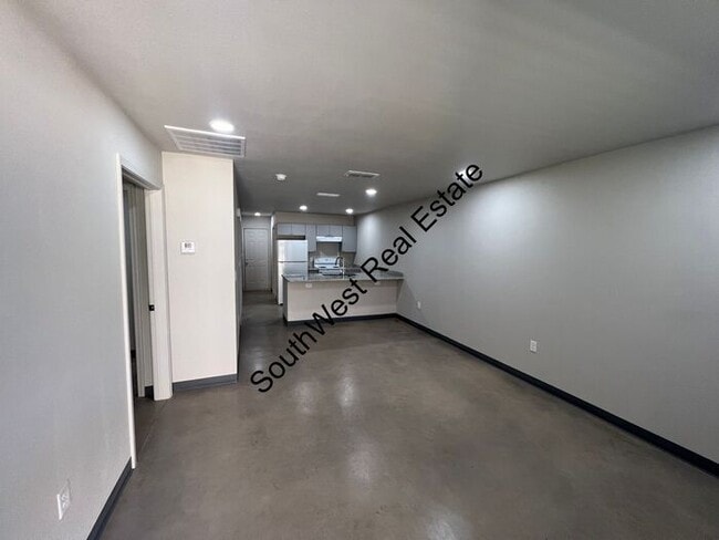 Building Photo - Spacious 2 bedroom 2 Bath apartment