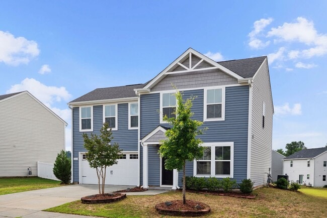 Building Photo - ?Beautifully F?resh Painted Carpetless 4-B...