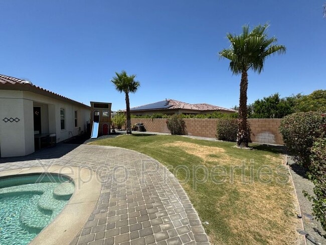 Building Photo - 74635 Tesla Dr
