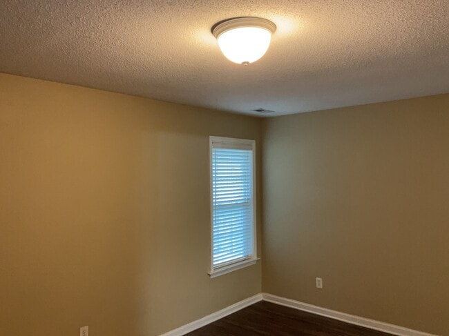 Building Photo - 1706 Hargrove Dr